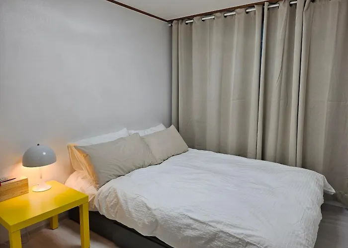 Hongik Univ#yonsei Univ#2br With Elevator#4min From Sinchon Station, Line 2 *