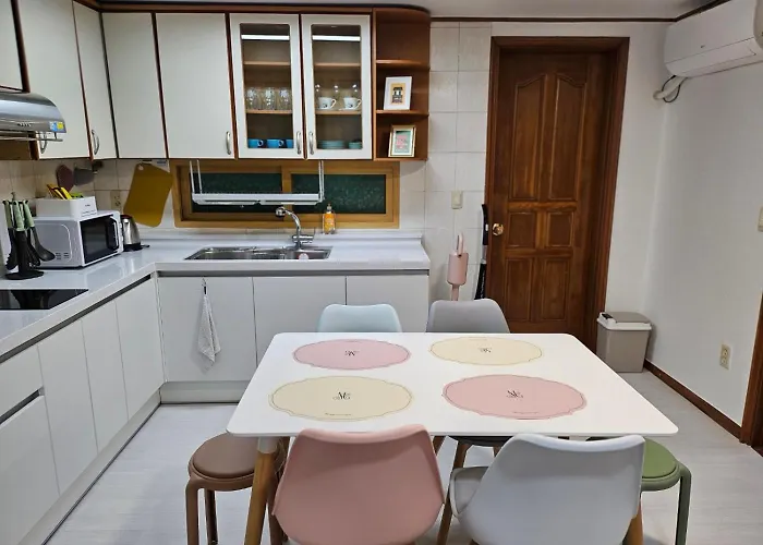 Hongik Univ#yonsei Univ#2br With Elevator#4min From Sinchon Station, Line 2 아파트 *